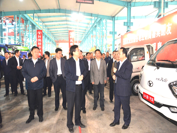 市新旧动能转换重大项目推进会乐竟体育集团科普教育基地进行观摩